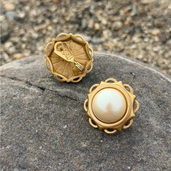 Vintage YSL Yves Saint Laurent Gold Pearl Earrings - Picture 16 of 17